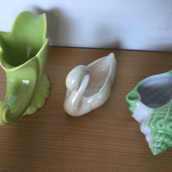 Lot of three ceramic small planters vases home decorations horn shell swan - Picture 1 of 10